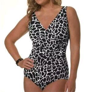 MIRACLESUIT Black White Giraffe Animal Print Underwire One Piece Swimsuit Sz 14